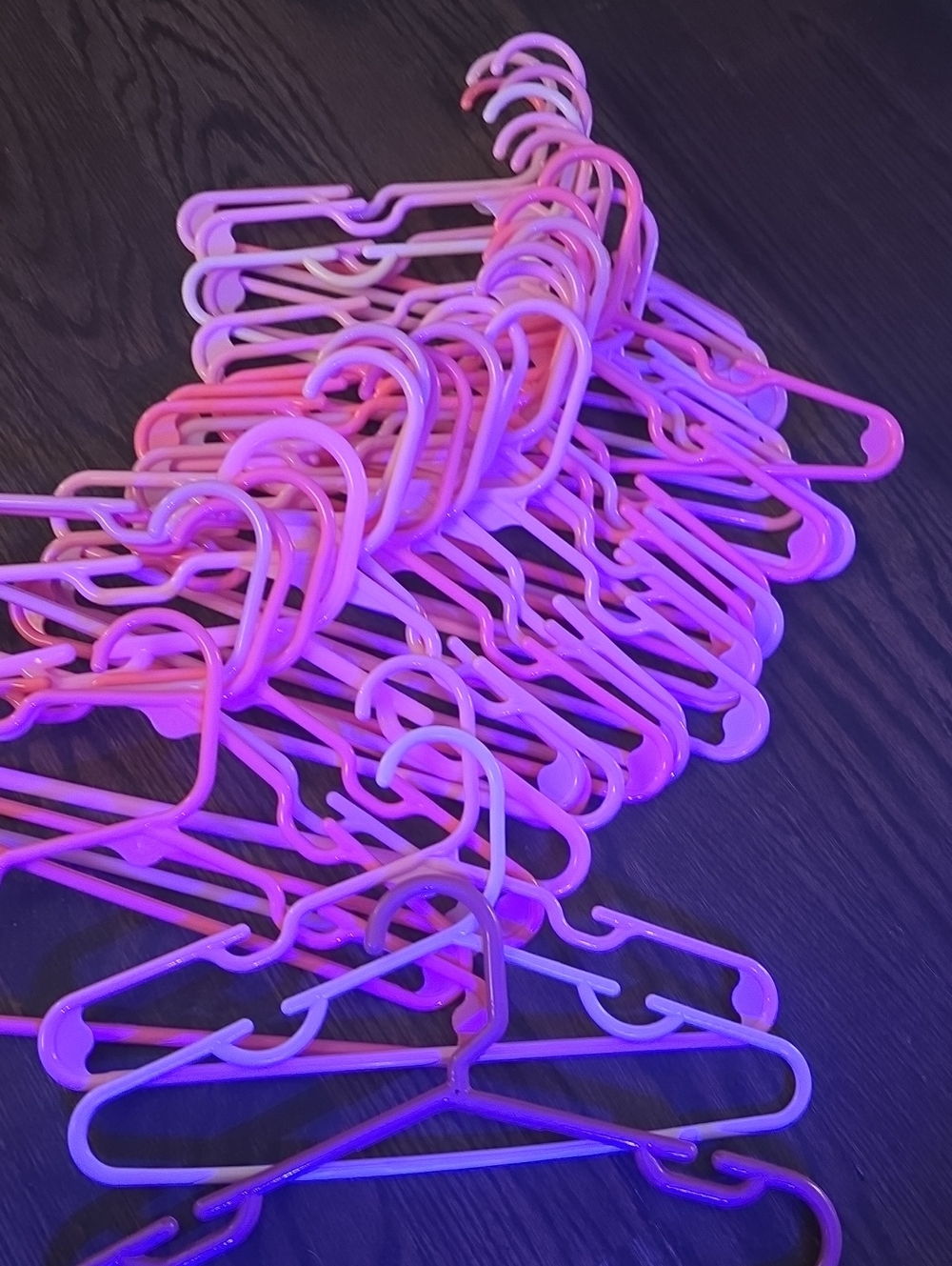 30 Pink Plastic Kids' Clothes Hangers - Pack
